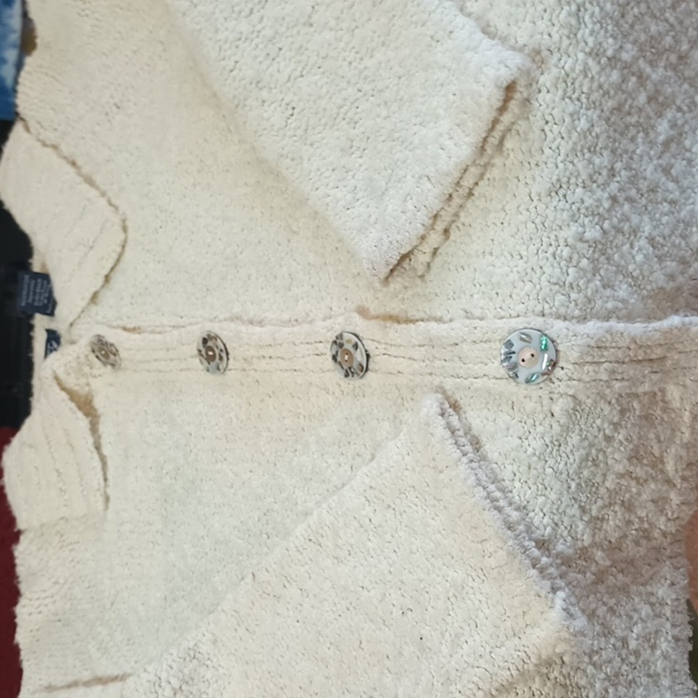 Cream Textured Cardigan with Elegant Collar and Front Buttons